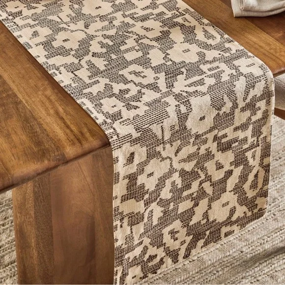 West Elm Dotted Mina 100% Cotton 14” w x 90” l Table Runner, NWT, Retail $60 - Picture 2 of 5